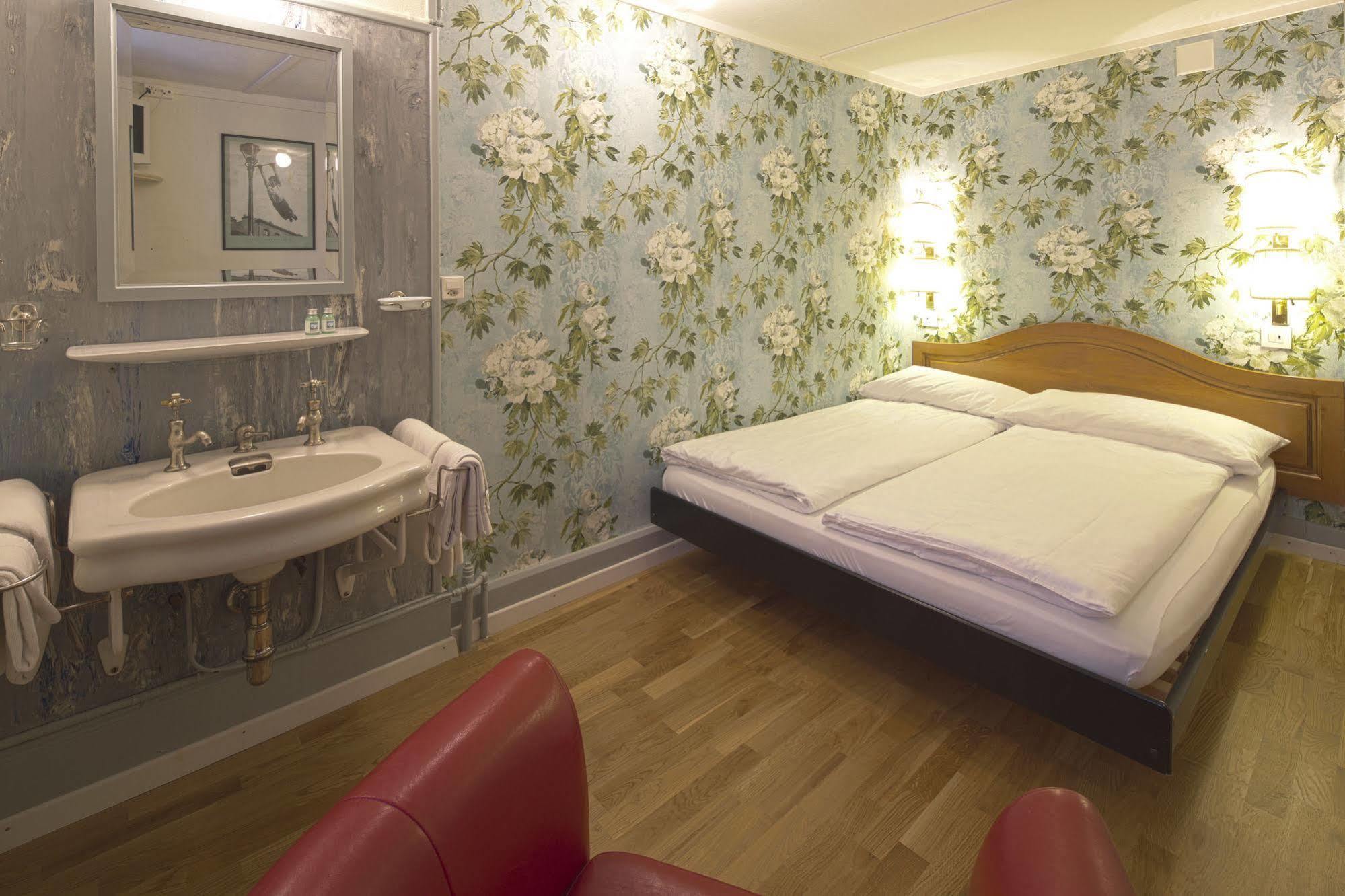 Hostel Alplodge