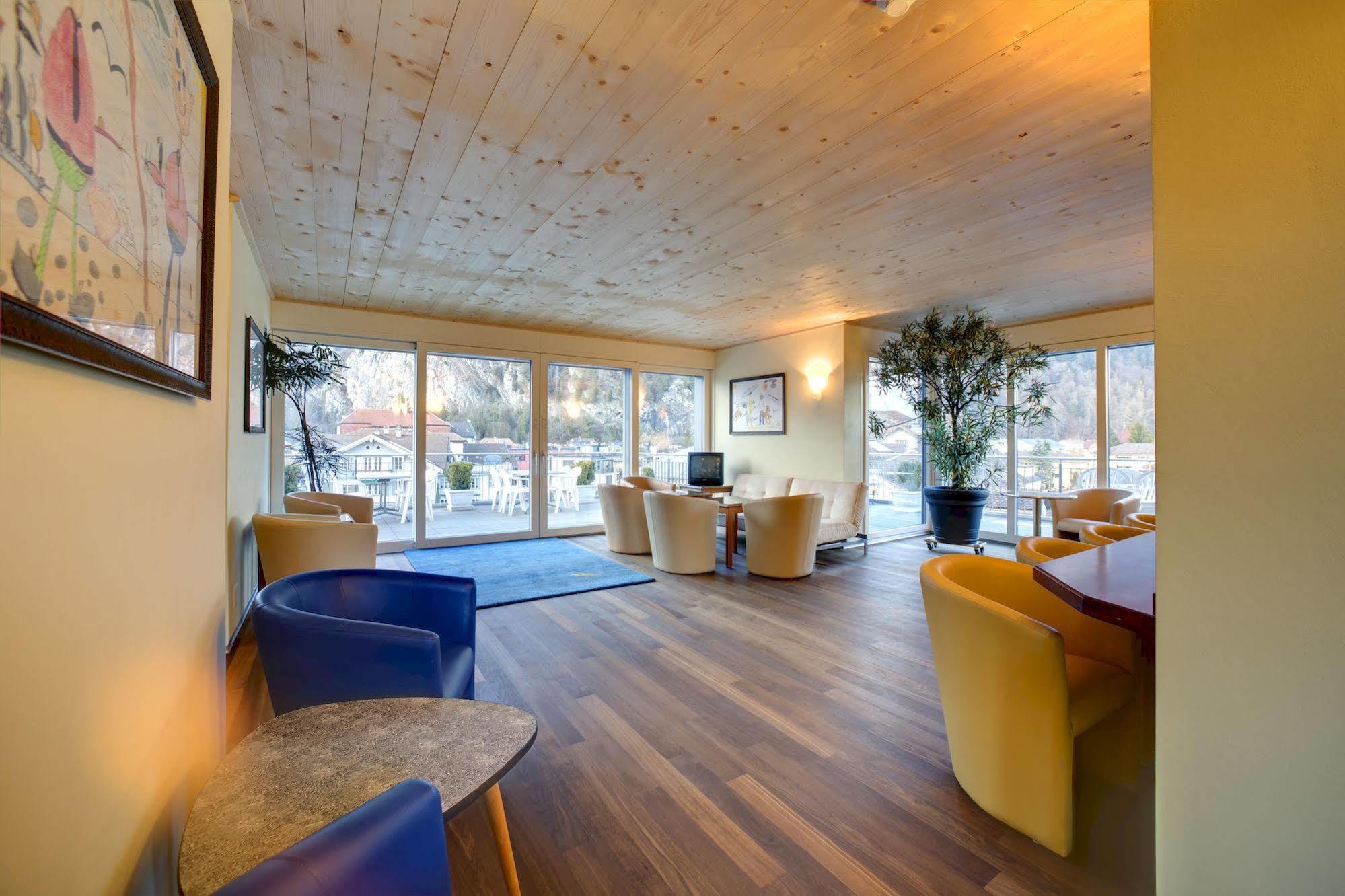 Alplodge Hostel *